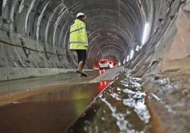 Imagen de una de las canalizaciones realizadas para el movimiento del agua derivada de la Variante.