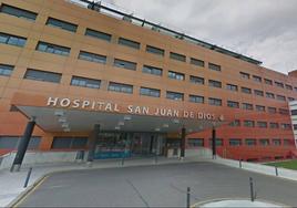 San Juan de Dios dona portátiles a cinco menores con discapacidad auditiva.