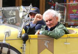 Luis del Olmo en su llegada a Ponferrada en un Hispano-Suiza