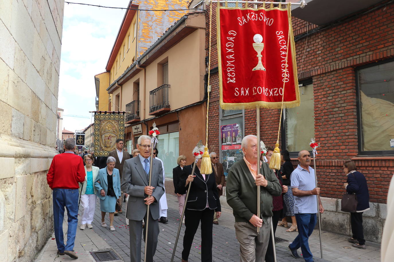 El Corpus sale a las calles de León