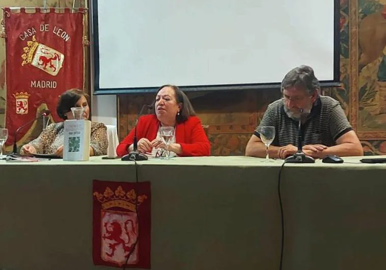 Presentación del poemario 'Tréboles refulgentes', de Ana Ortega Romanillos