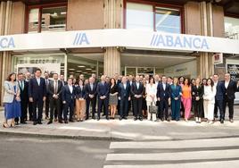 Directores y directoras de oficina de Abanca en Castilla y León, con el presidente de Abanca, Juan Carlos Escotet Rodríguez, y el consejero delegado, Francisco Botas, en el centro de la imagen.