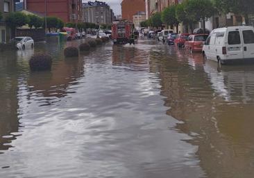 Una fuerte tormenta provoca inundaciones en varios puntos de Ponferrada y obliga a realizar 52 intervenciones