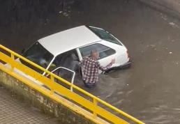 Una fuerte tormenta provoca inundaciones en varios puntos de Ponferrada y obliga a realizar 52 intervenciones