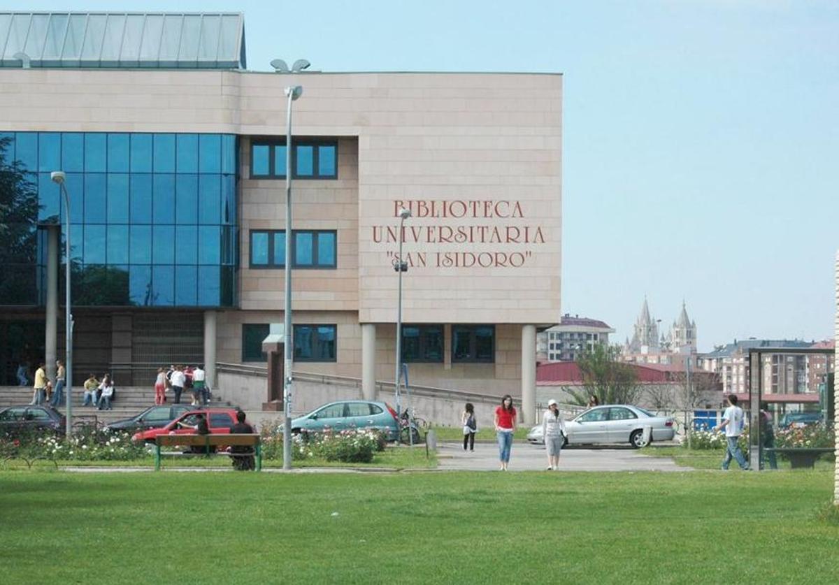 Explanada del campus de Vegazana, en la ciudad de León.