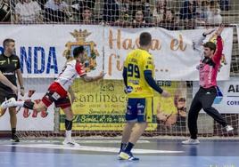 El portero leonés Luis de Vega durante un partido.