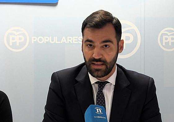 David Fernández registra su renuncia como procurador para tomar posesión del acta de concejal