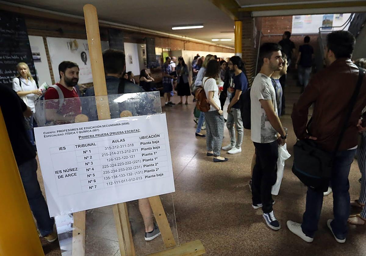 Casi 1.400 plazas de profesores de Secundaria y otros cuerpos están en juego este sábado.
