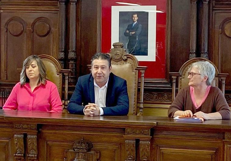 Luis Mariano Santos, durante su toma de posesión como alcalde de Cistierna.