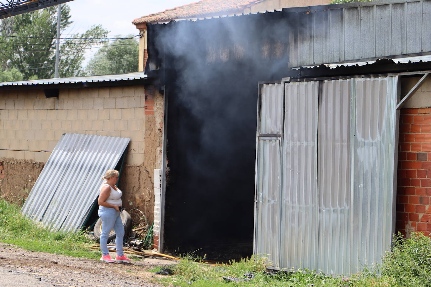 Incendio por un rayo en una nave