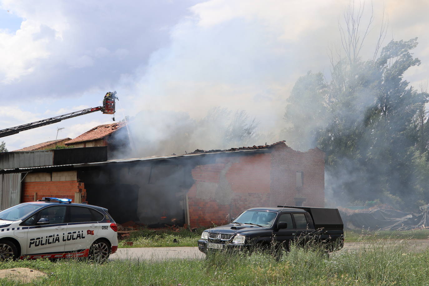 Incendio por un rayo en una nave