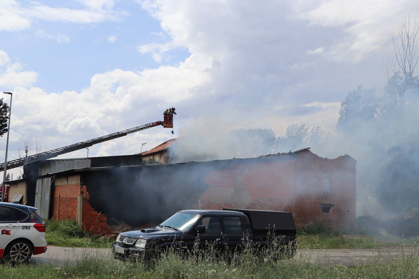 Incendio por un rayo en una nave