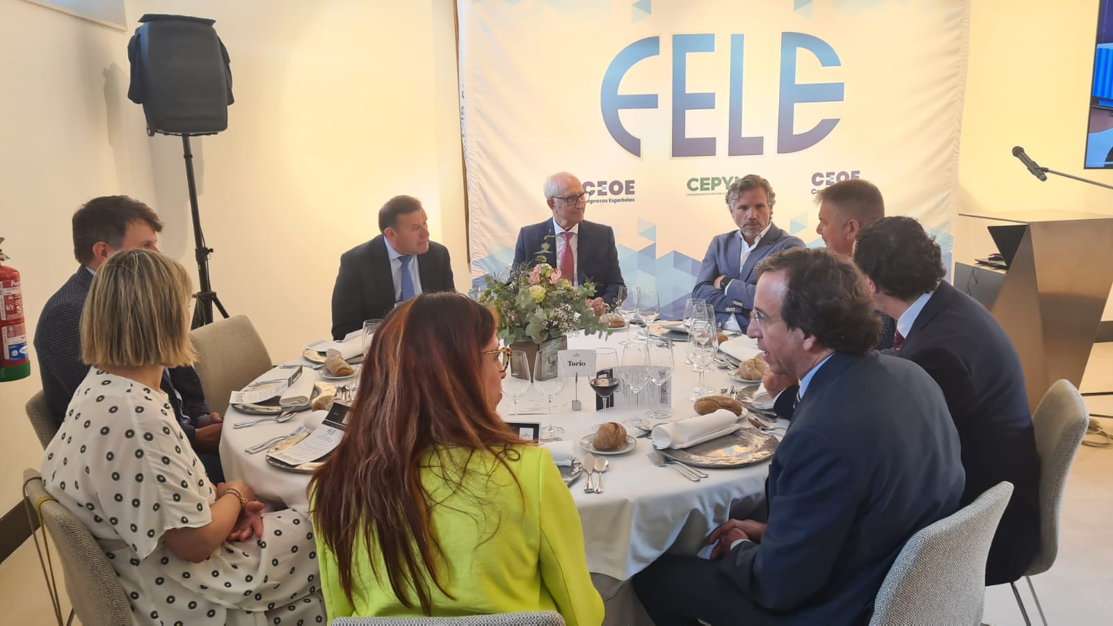 Reunión-comida del comisionado del Corredor Atlántico y los empresarios leoneses