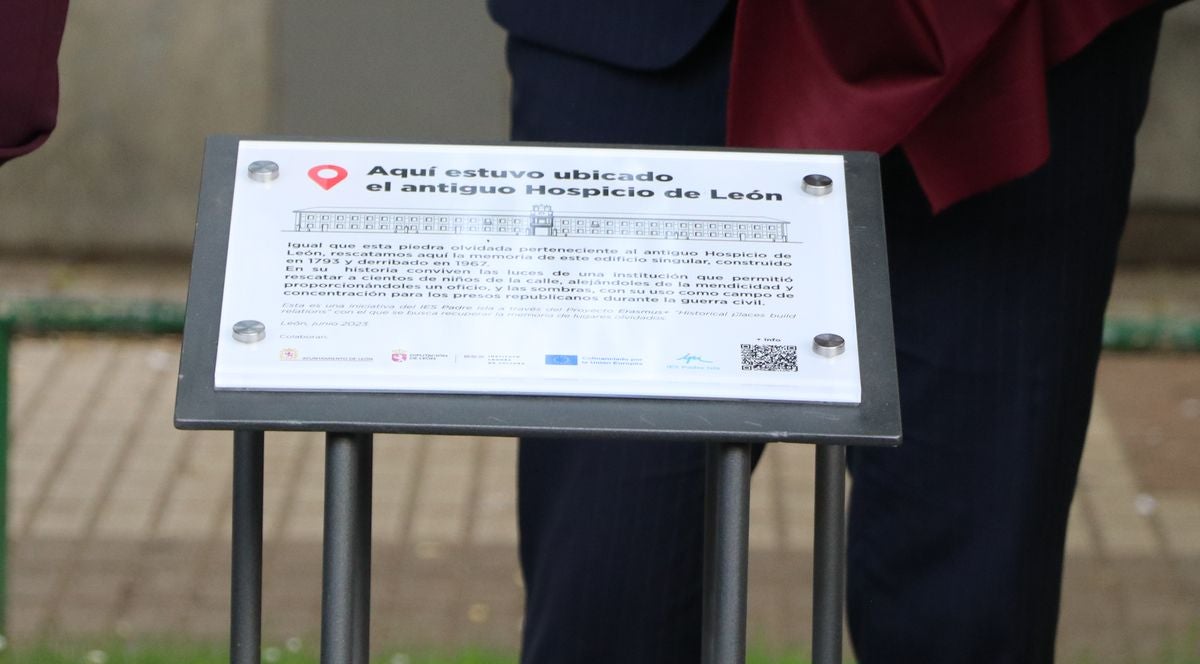 Descubrimiento de un monolito en memoria del antiguo hospicio de León