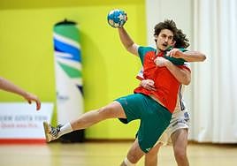 Miguel Oliveira, en un partido con las selecciones inferiores de Portugal.