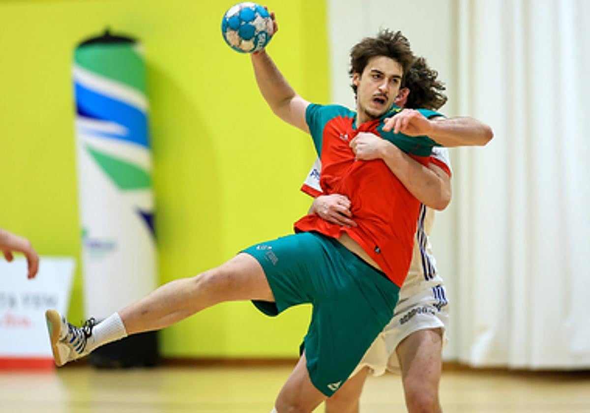Miguel Oliveira, en un partido con las selecciones inferiores de Portugal.