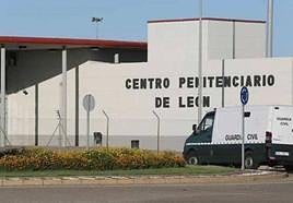 Entrada principal de la prisión de Villahierro.