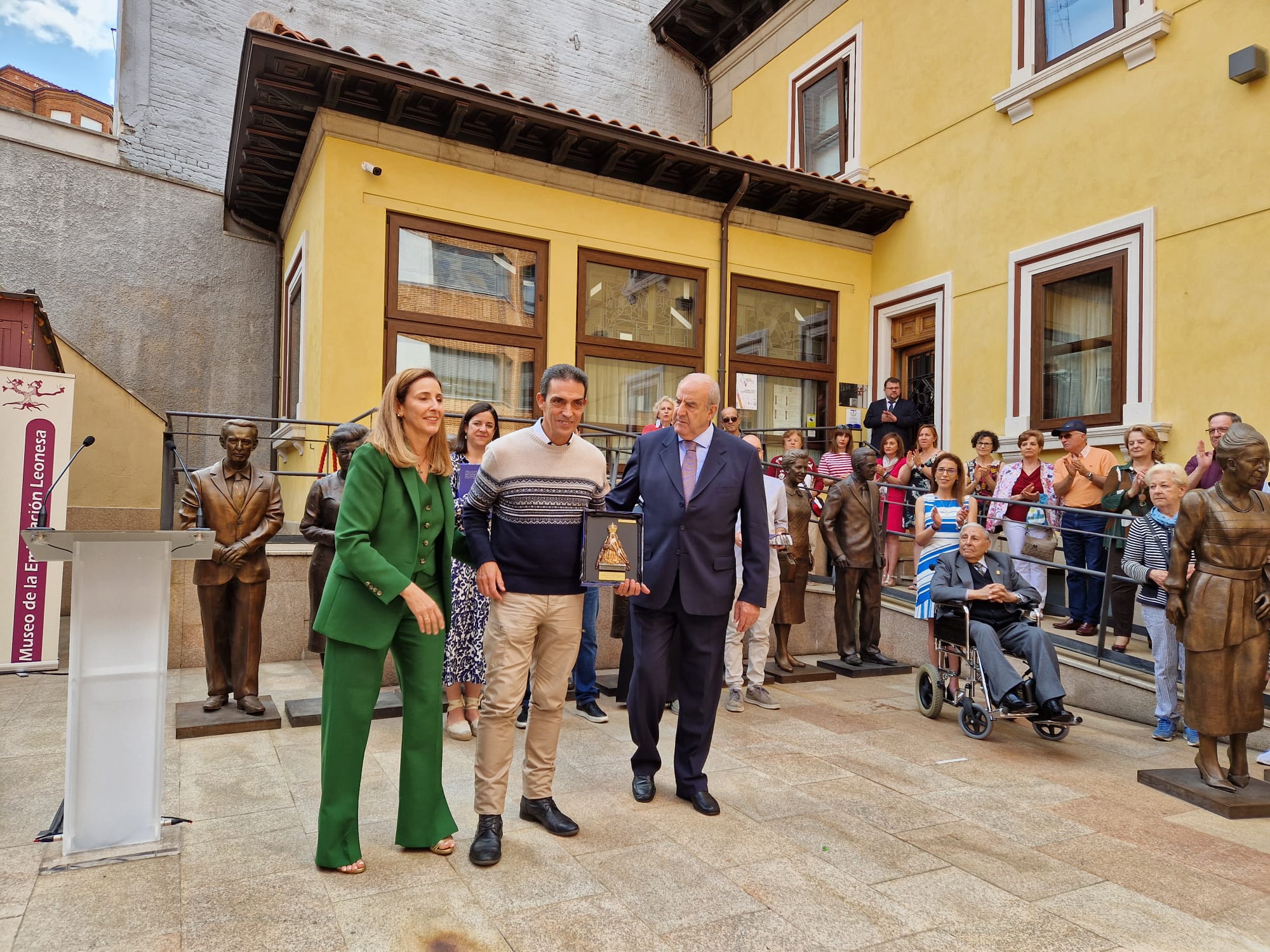 Homenaje al Emigrante Leonés