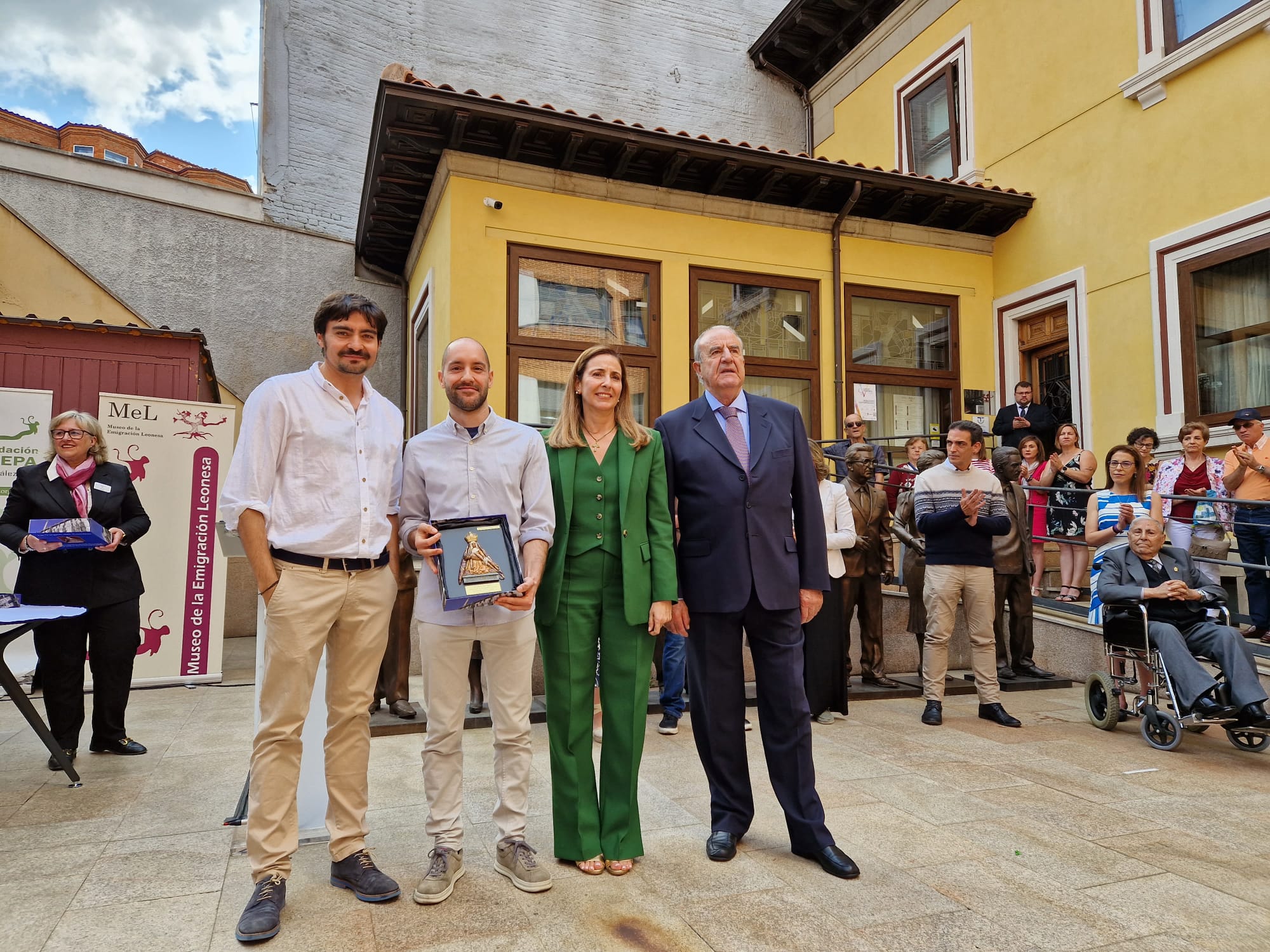 Homenaje al Emigrante Leonés