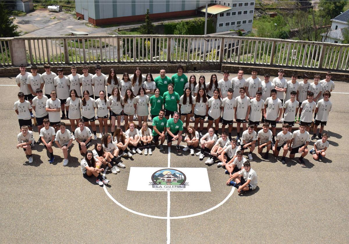 El V Campus de Balonmano Juanín García reúne a 60 chavales de toda España.