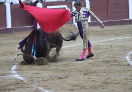 El Cordobés y El Fandi triunfan en el festival taurino de León.