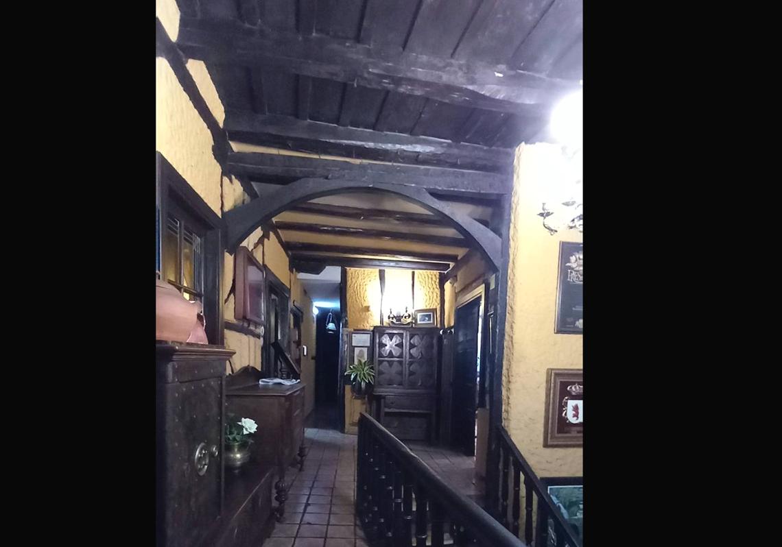 Imagen antes - La Bodega Regia y el cubo de la muralla en el que puedes comer