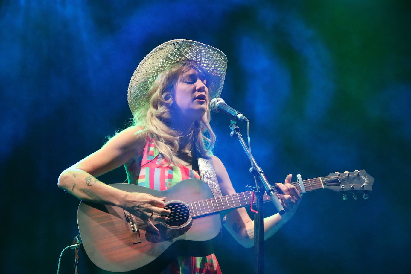 Nikki Lane derrocha talento country en León