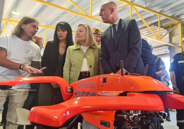 El hangar de la Unidad Militar de Emergencias expone los drones de hasta trece empresas para la futura UDRUME.