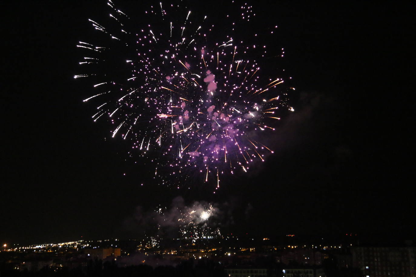Fuegos artificiales en San Pedro