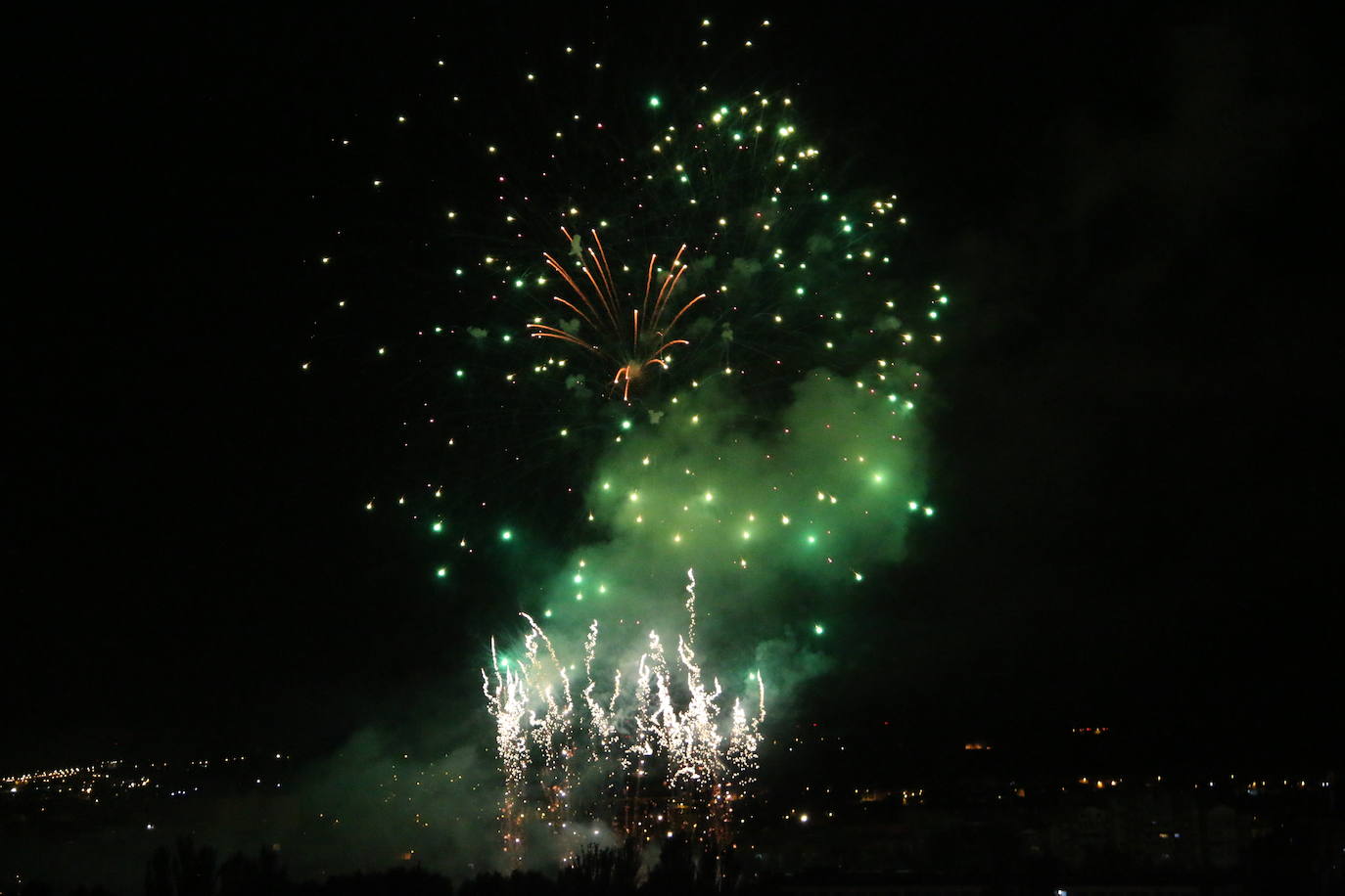Fuegos artificiales en San Pedro