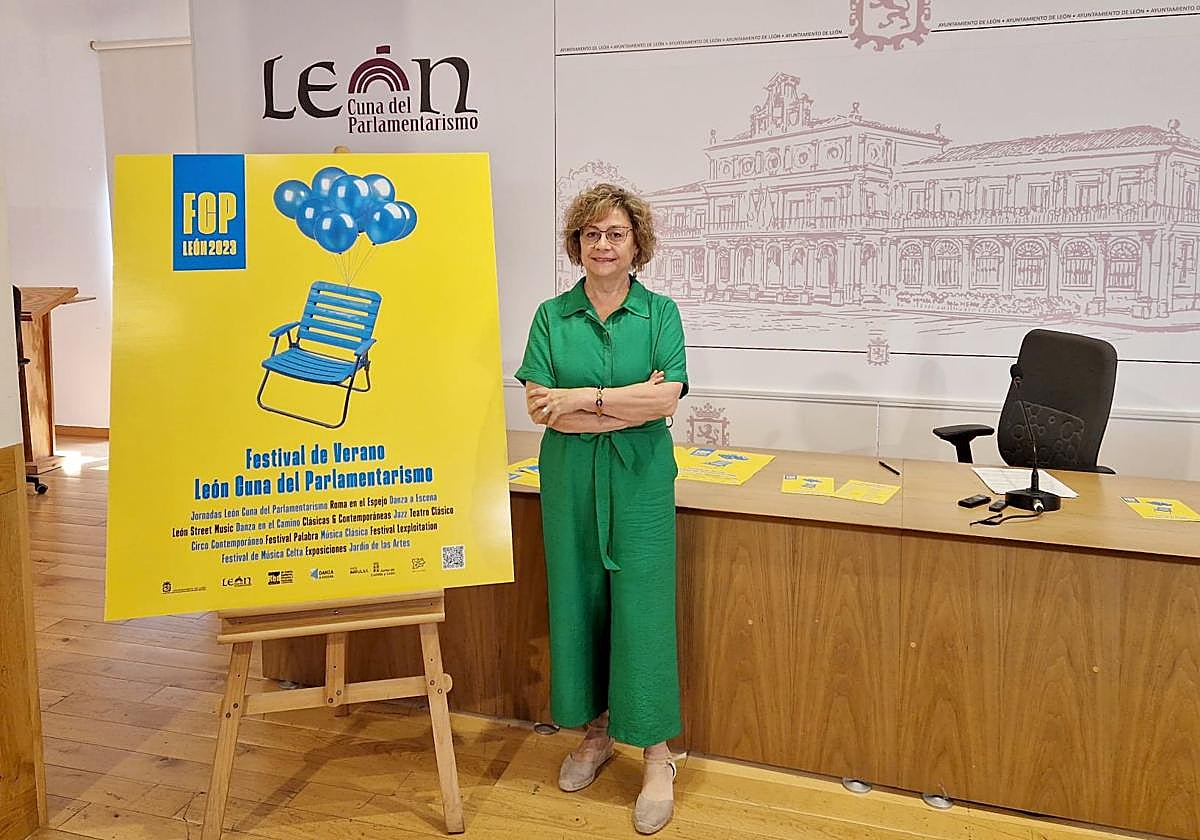 La concejala de Acción y Promoción Cultural, Evelia Fernández durante la presentación de la cuarta edición del festival Cuna del Parlamentarismo.