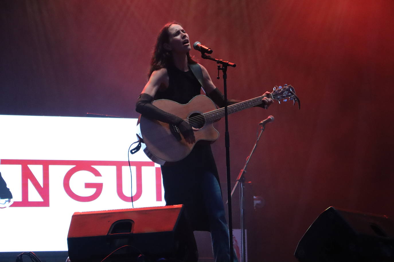 El Langui y Brisa Fenoy ponen el broche a San Juan y San Pedro