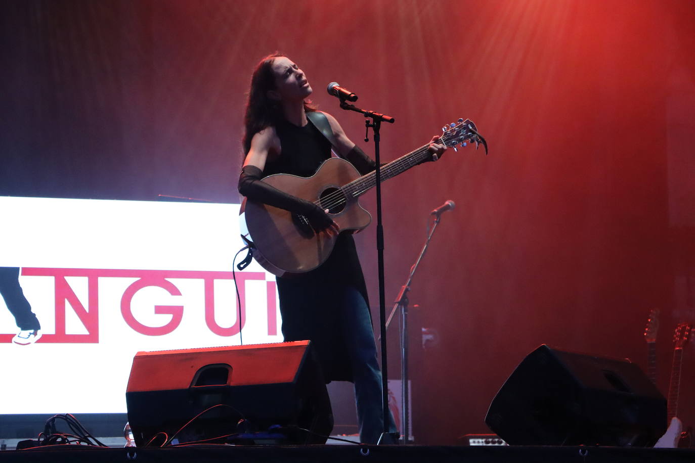 El Langui y Brisa Fenoy ponen el broche a San Juan y San Pedro