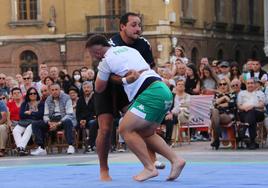 El boxeo y la lucha leonesa protagoniza el fin de fiestas de San Juan y San Pedro