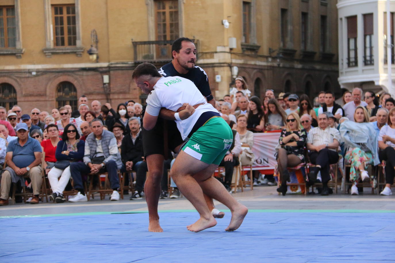 El boxeo y la lucha leonesa protagoniza el fin de fiestas de San Juan y San Pedro