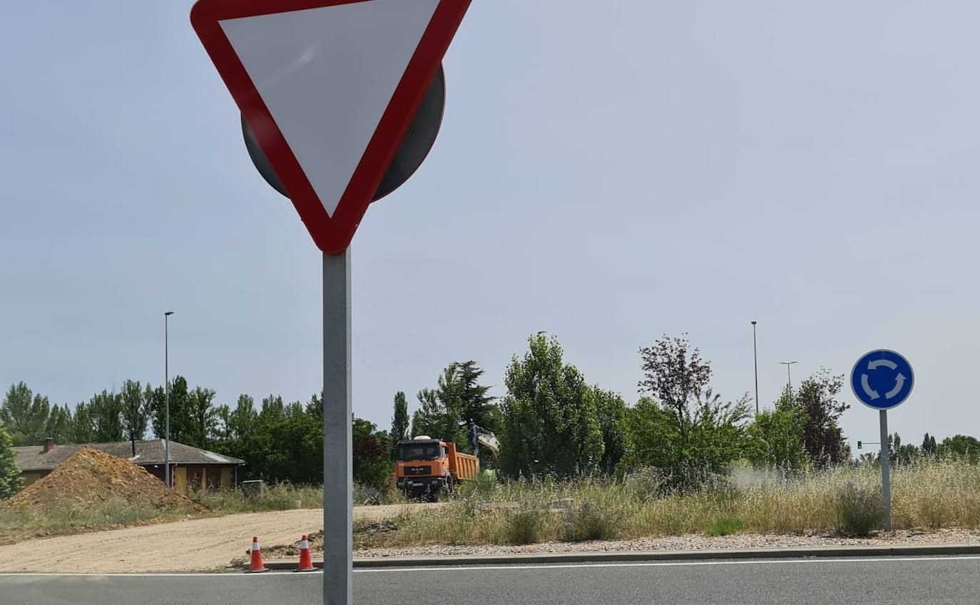 Obras en la rotonda del Hospital de León