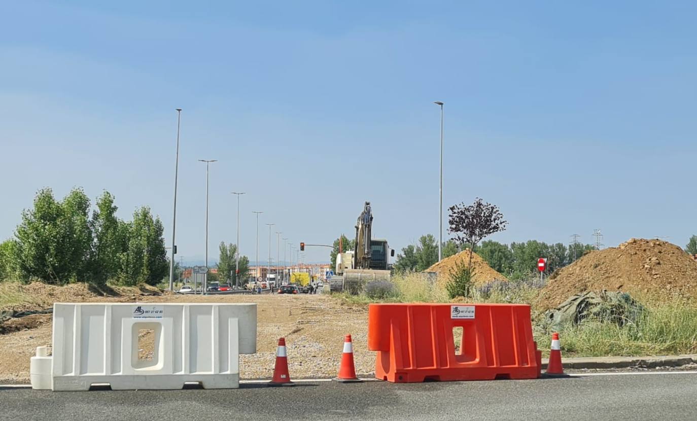 Obras en la rotonda del Hospital de León