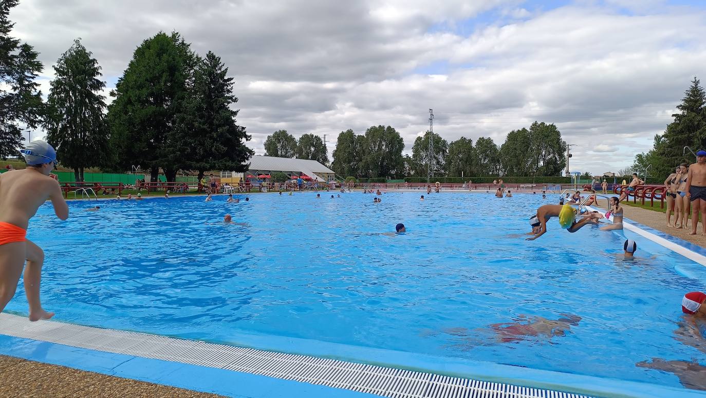 Un chapuzón en las Piscinas de La Bañeza