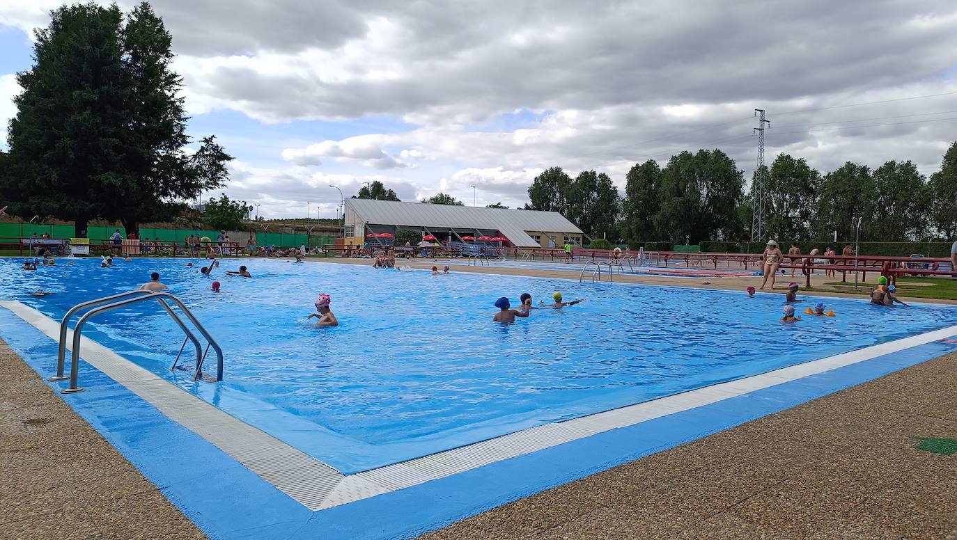 Un chapuzón en las Piscinas de La Bañeza