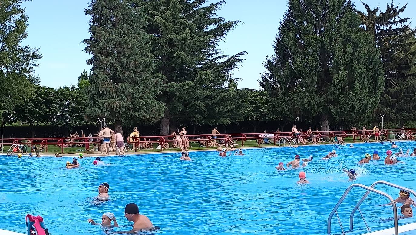 Un chapuzón en las Piscinas de La Bañeza