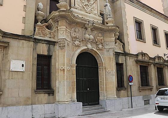 Entrada a la Audiencia Provincial de León.