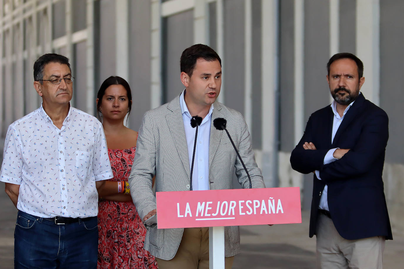 El portavoz de Transportes en el Congreso visita León