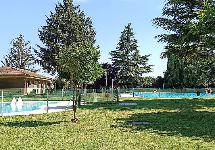 Imagen principal - Las piscinas de Laguna de Negrillos.