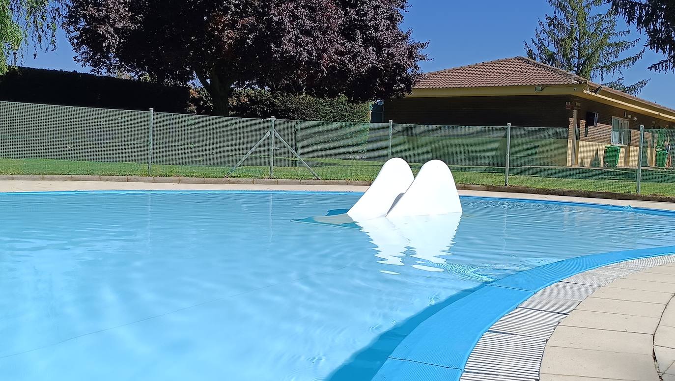 El remedio contra el calor está en las piscinas de Laguna de Negrillos