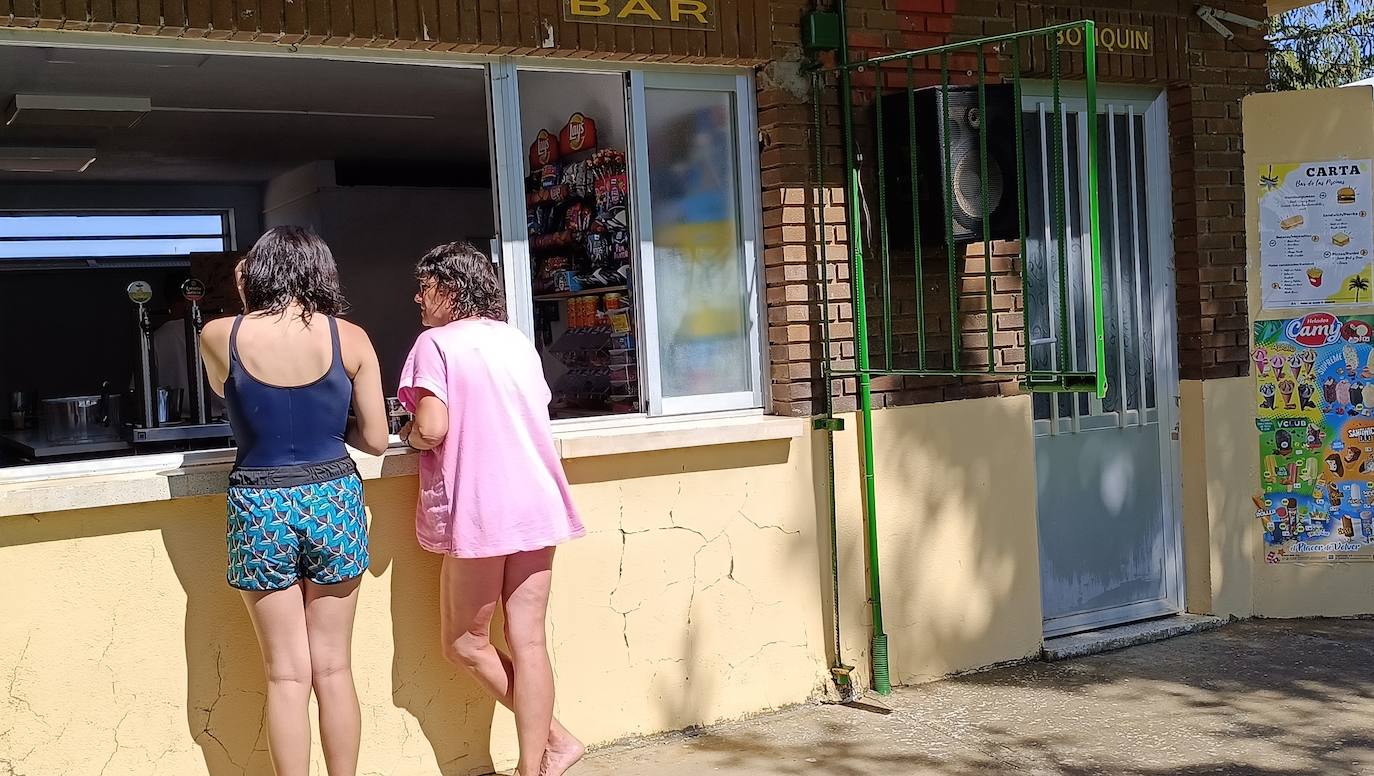 El remedio contra el calor está en las piscinas de Laguna de Negrillos