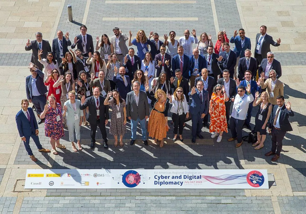 León acolhe o primeiro congresso de diplomatas especializados em cibernética