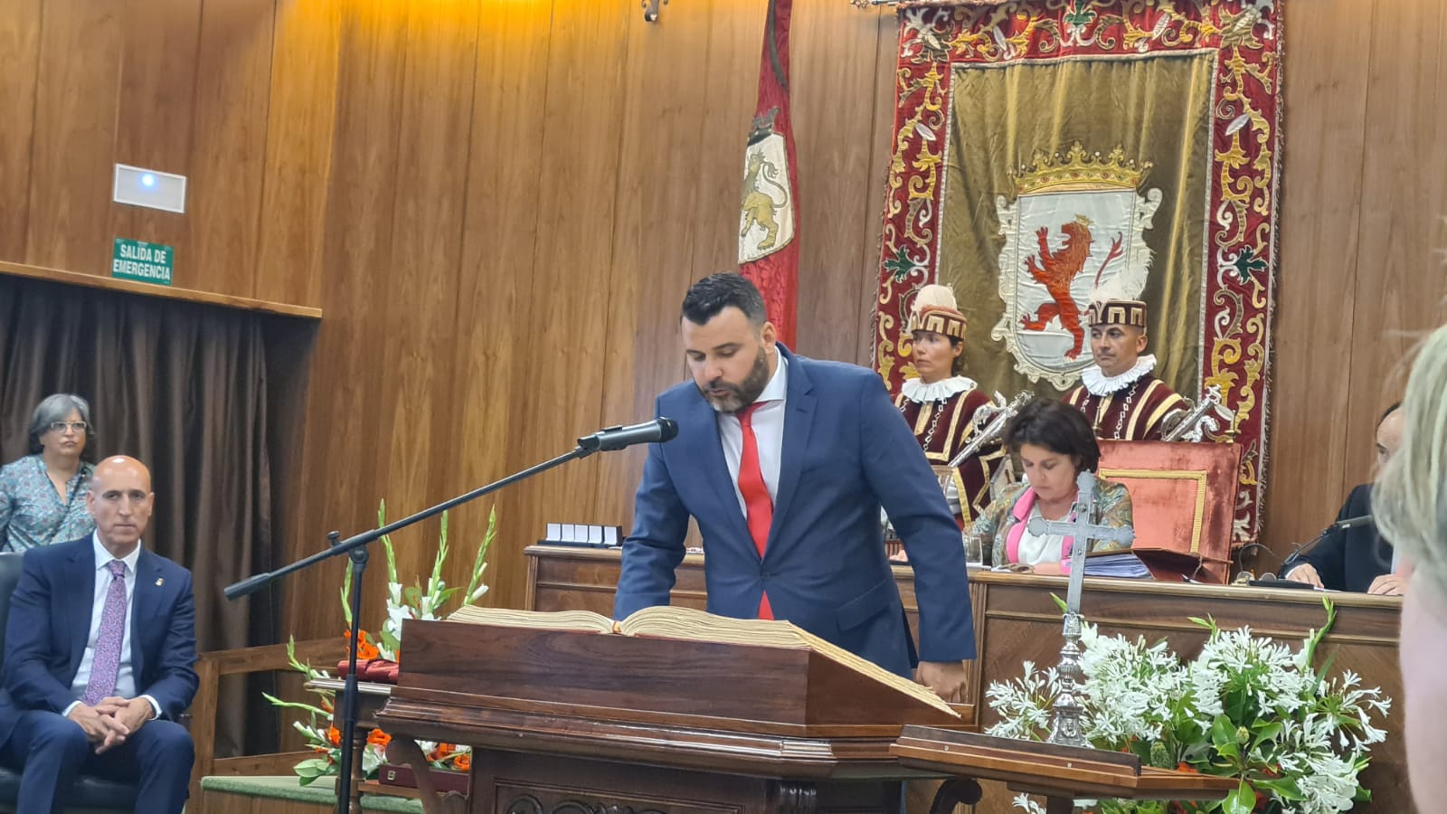 Jon Ander Fernández (PSOE) jura su cargo como concejal.