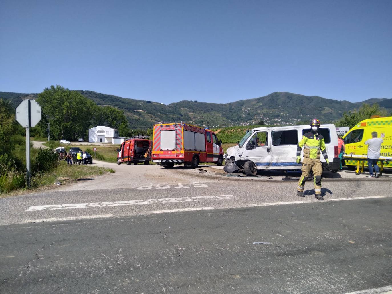 Un herido grave y tres leves en un accidente en la N-VI en Horta