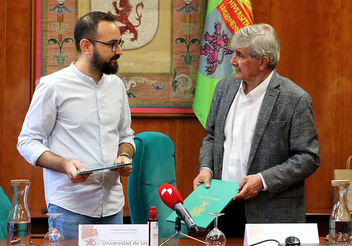 Rúbrica del acuerdo entre la ULE y el Ayuntamiento de Onzonilla.