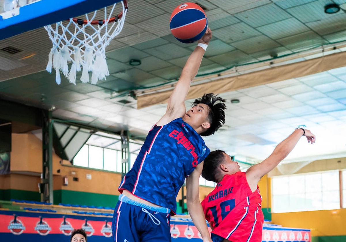 Varios participantes en los Basket Experience, en una de las actividades.